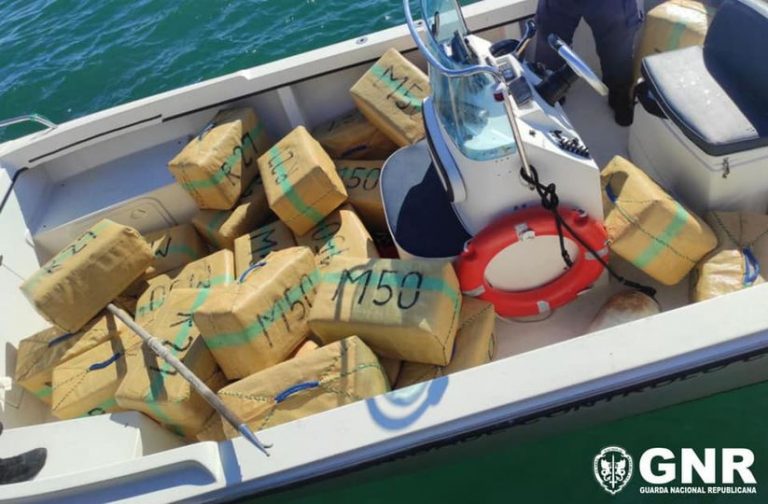 Los narcos expanden su actividad a Portugal, que intercepta una lancha con 1.250 kilos de hachís en Faro