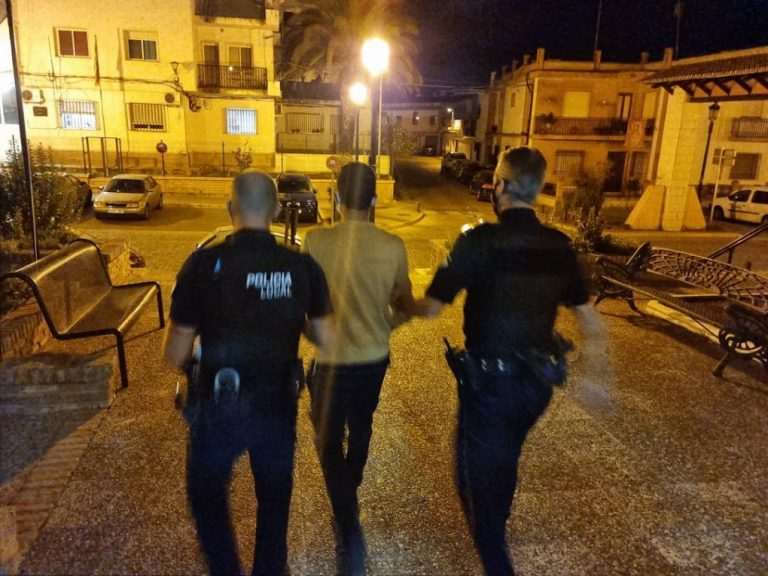 Detenido en Almonte por golpear a su expareja en la cabeza con un «objeto contundente» que «acabó destrozado»