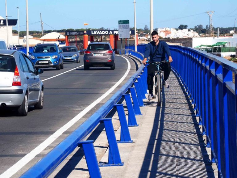 Isla Cristina vuelve a pedir a la Junta más accesos por carretera a su casco urbano
