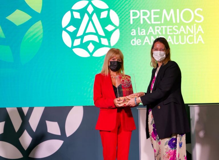 La ayamontina Carmen Vega recibe en Jerez el Premio a la Artesanía de Andalucía