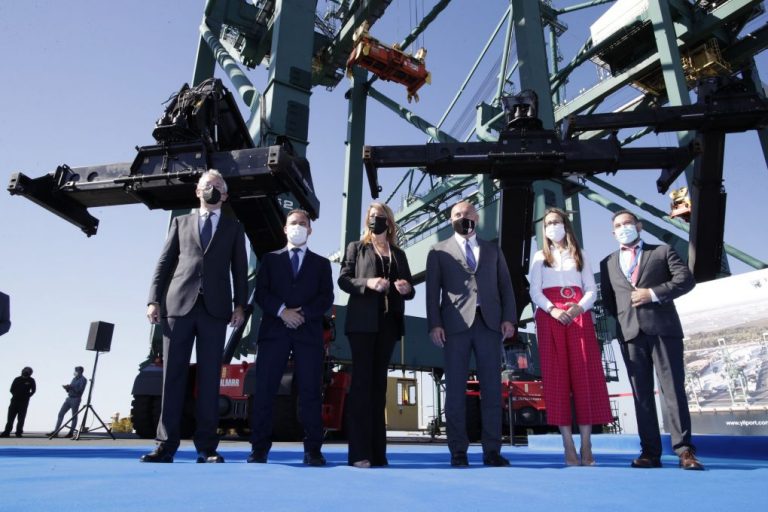 El Puerto de Huelva acoge la presentación de Yilport Holding de tres nuevas grúas Super Post Panamax, que incrementarán la capacidad y el rendimiento de la terminal de contenedores del Muelle Sur