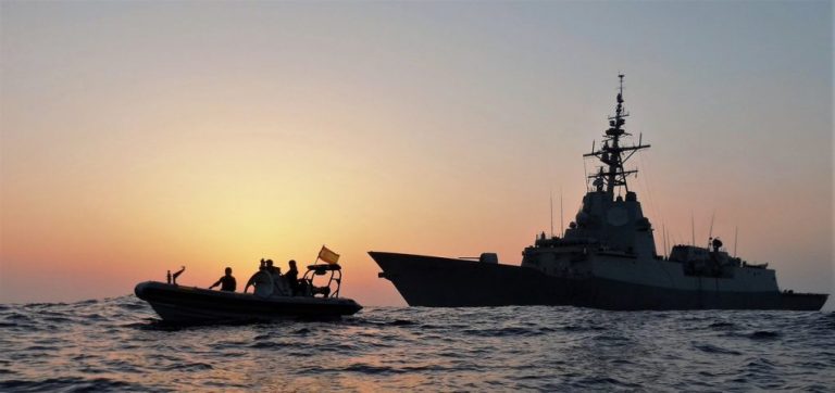 Defensa confirma unas maniobras militares como origen de los estruendos oídos por vecinos de Lepe esta tarde en el mar