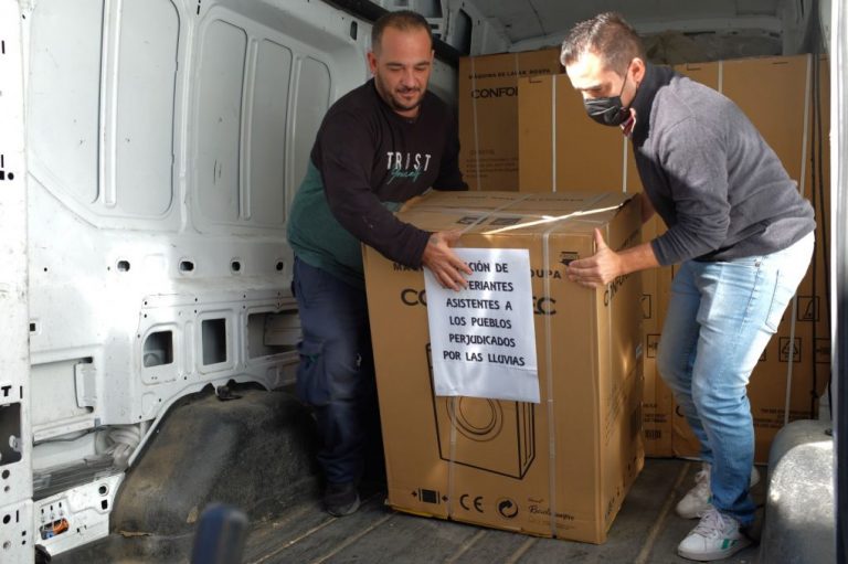 Feriantes de la Costa donan electródomésticos a los daminficados por las inundaciones en Isla y Ayamonte