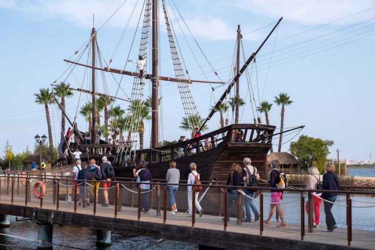 Huelva celebra el Día de la Hispanidad con una jornada de puertas abiertas en el Muelle de las Carabelas