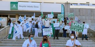 Nueva protesta en Huelva para pedir a la Junta que renueve los contratos que concluyen en octubre