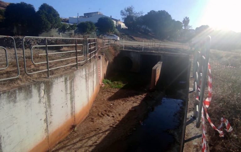 Temor vecinal en Nerva por el taponamiento del cauce que provocó la grave riada de 2019, ante un fin de semana con previsión de fuertes lluvias