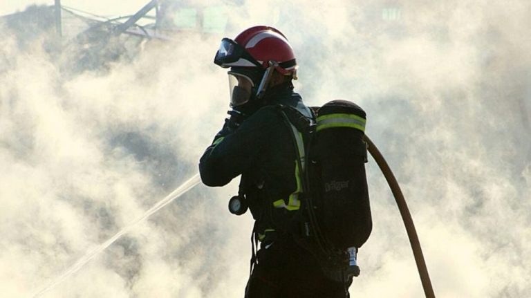 Un hombre resulta herido en el incendio de una vivienda en Aroche