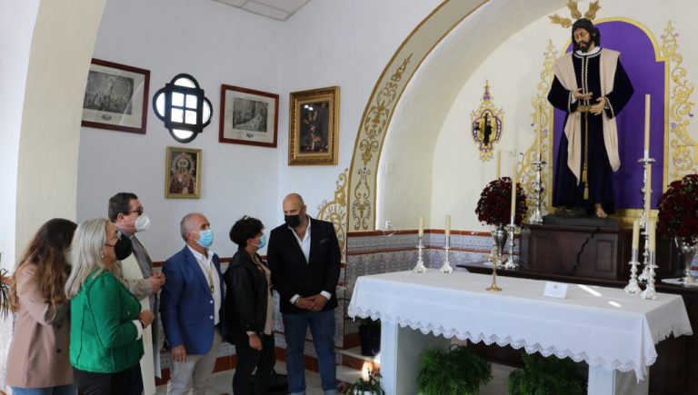 Cartaya «dignifica» la Capilla del Cementerio e inaugura el nuevo altar del Cristo de la Misericordia