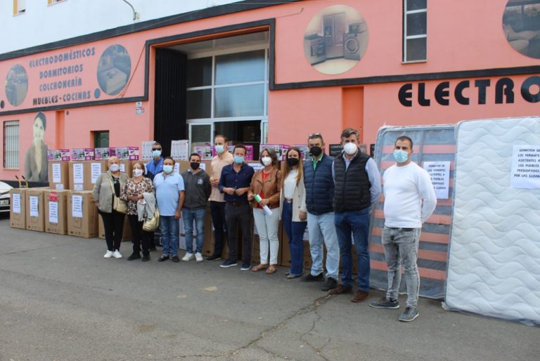 Feriantes de la costa donan electrodomésticos a los afectados por las inundaciones