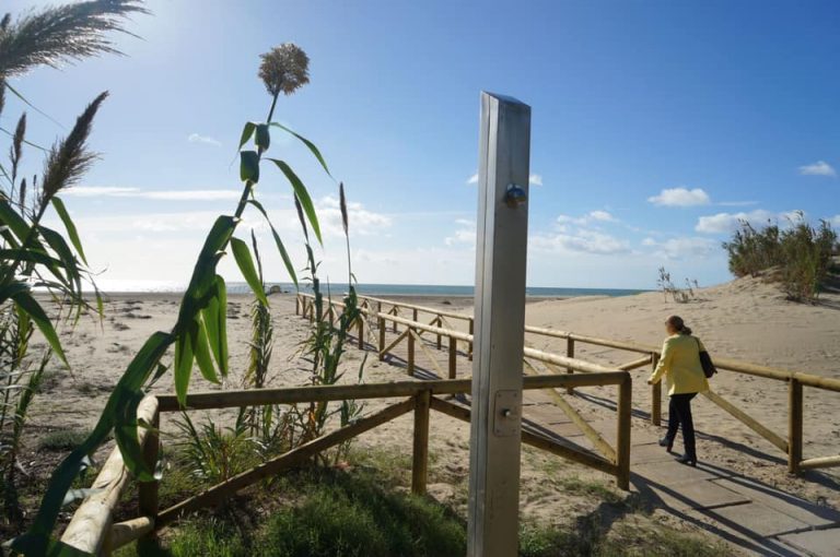 Concluyen en Ayamonte varias actuaciones para la accesibilidad y protección ambiental de las playas