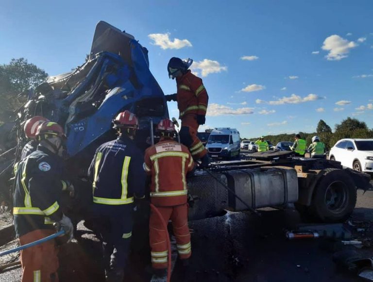 Tarde de caos en la A-49, dirección Sevilla, por dos accidentes en Hinojos y San Juan del Puerto