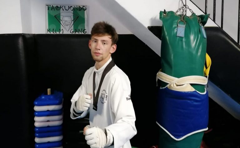 El cartayero Ángel de La Cruz participa este sábado en el Andaluz de Taekwondo Senior