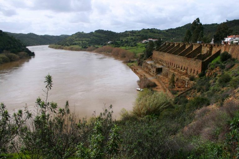Licitan las obras de rehabilitación del Puerto de La Laja, en El Granado, para su uso deportivo