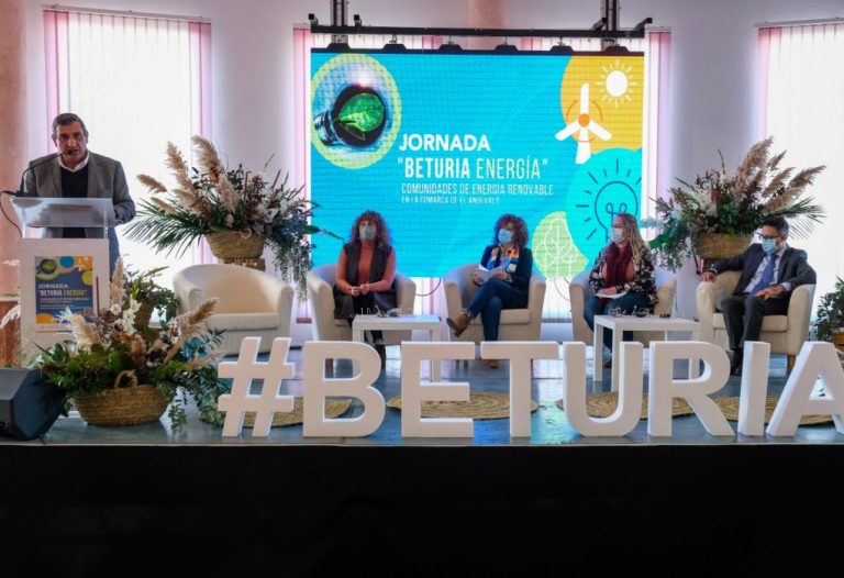 La presidenta de la Diputación de Huelva destaca las Comunidades Energéticas en la transición verde