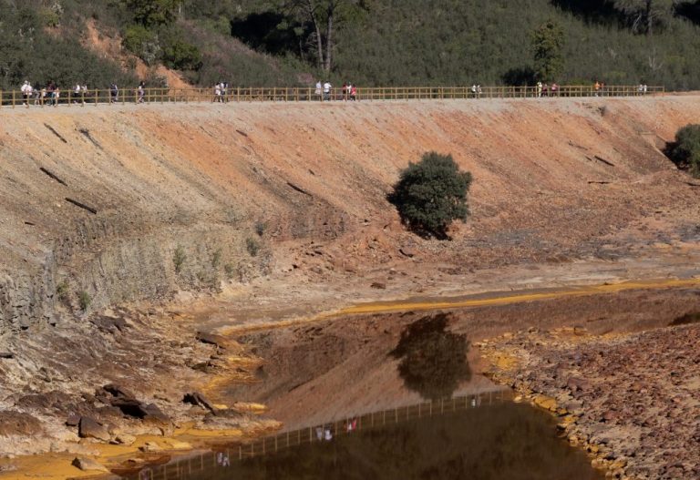 Limón expone al presidente de la Asociación Pro Vía Verde del Río Tinto las actuaciones previstas en esta ruta