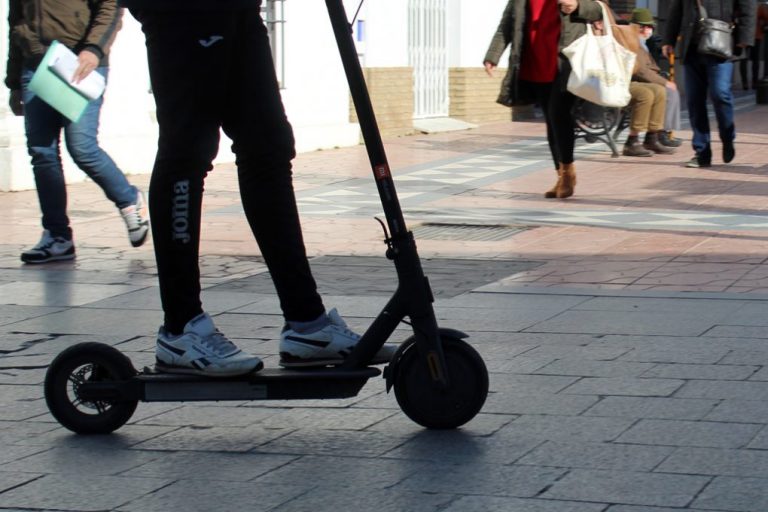 Cartaya se une a la DGT para proteger al peatón e intensifica el control de patinetes eléctricos