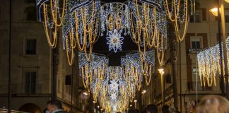 La magia de la Navidad empieza a iluminar ya cada rincón de la provincia de Huelva