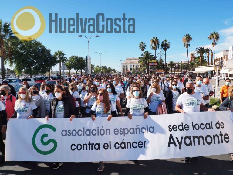 Unas 2.000 personas marchan en Ayamonte contra el cáncer