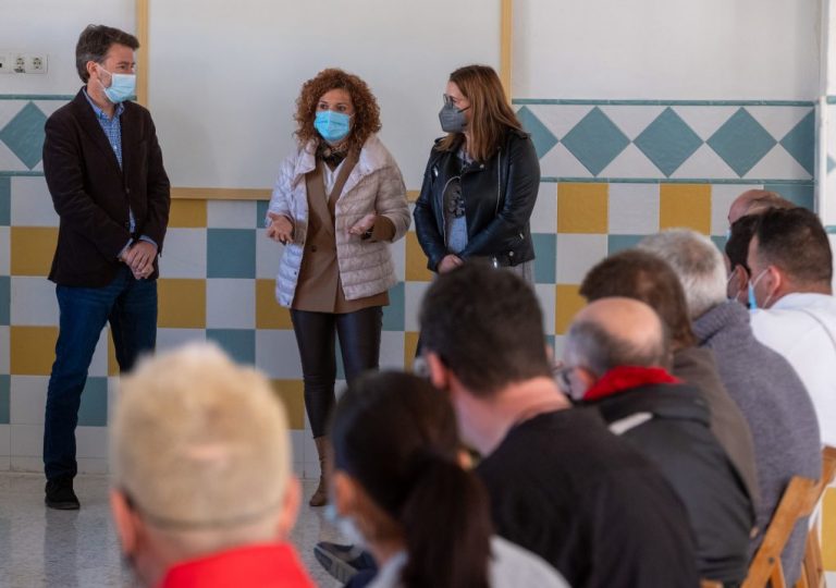 La presidenta de la Diputación de Huelva visita Proyecto Hombre y reconoce sus 27 años contra las adicciones