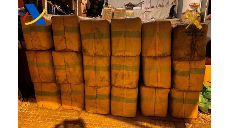 Intervienen 3.600 kilos de hachís en una ‘guardería’ habilitada en un garaje de Punta del Moral