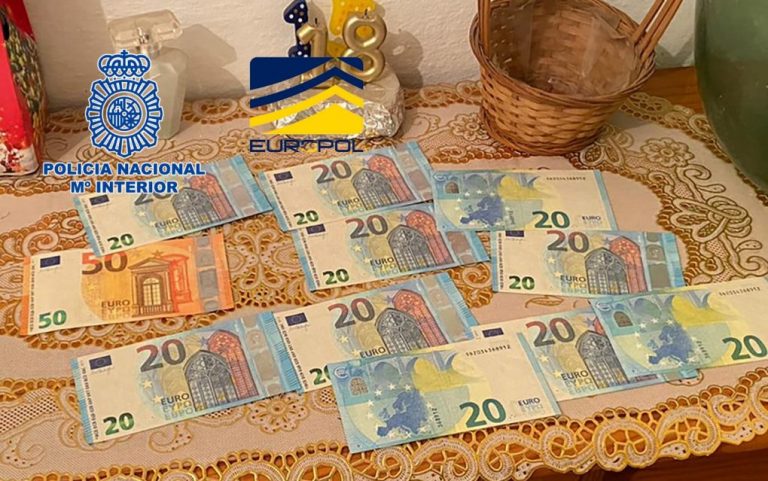 Detenidas dos personas en Huelva por vender billetes falsos de 20 y 50 euros por Internet