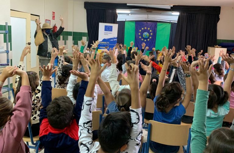 El cuentacuentos ‘Una Europa más verde’ de la Diputación de Huelva recorre la provincia