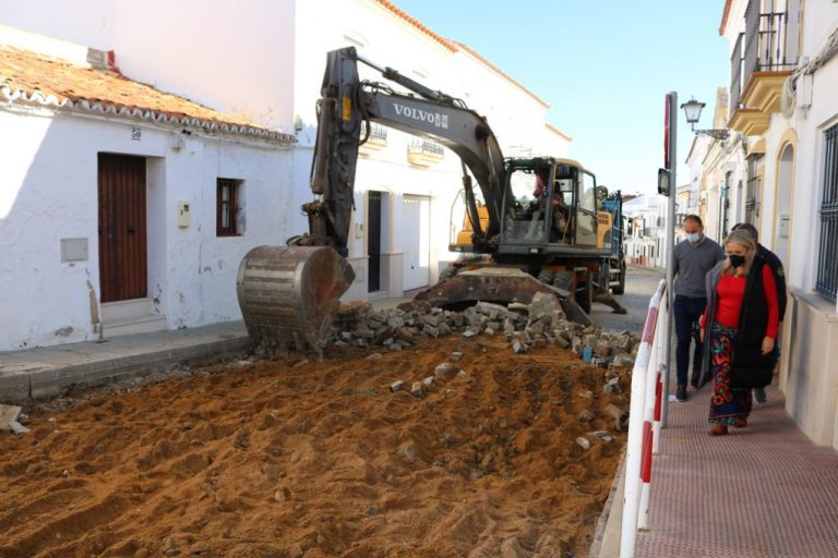 Cartaya inicia la reparación de los daños ocasionados por el temporal en la calle Pescadores