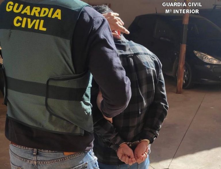Cae en la costa de Huelva una banda que robaba viviendas tras sustraer las llaves del interior de coches