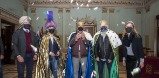 Huelva corona a sus Reyes Magos para repartir ilusión en una Cabalgata que cumple cien años