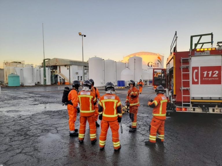 Una explosión en una fábrica en Niebla obliga a desalojar a 550 personas en un polígono industrial