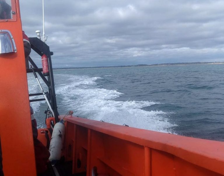 Buscan en Isla Cristina una embarcación con dos tripulantes desaparecida desde el viernes