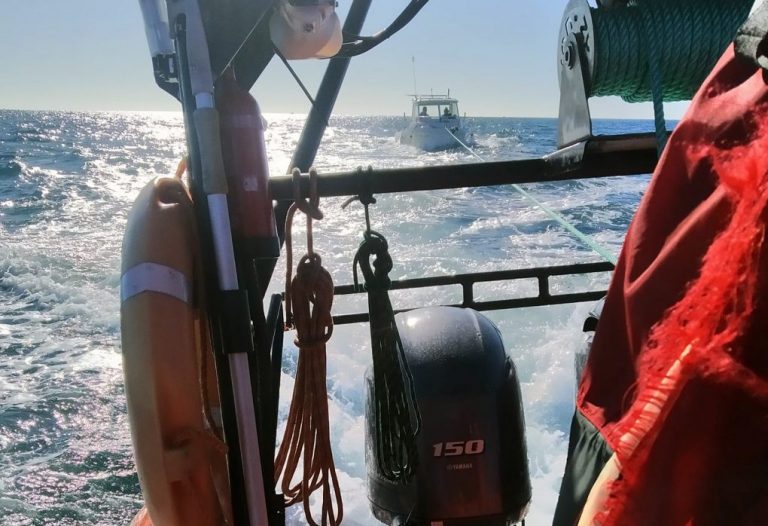 Auxilian en menos de 10 horas a 3 embarcaciones con problemas en la costa de Huelva