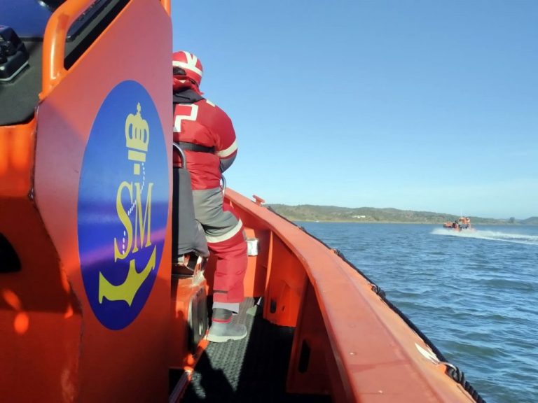 Equipos de rescate españoles y lusos buscan a un hombre de 67 años desaparecido en el Guadiana