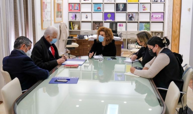 La presidenta de Diputación de Huelva se reúne con Juan Antonio Márquez, nuevo presidente del CES