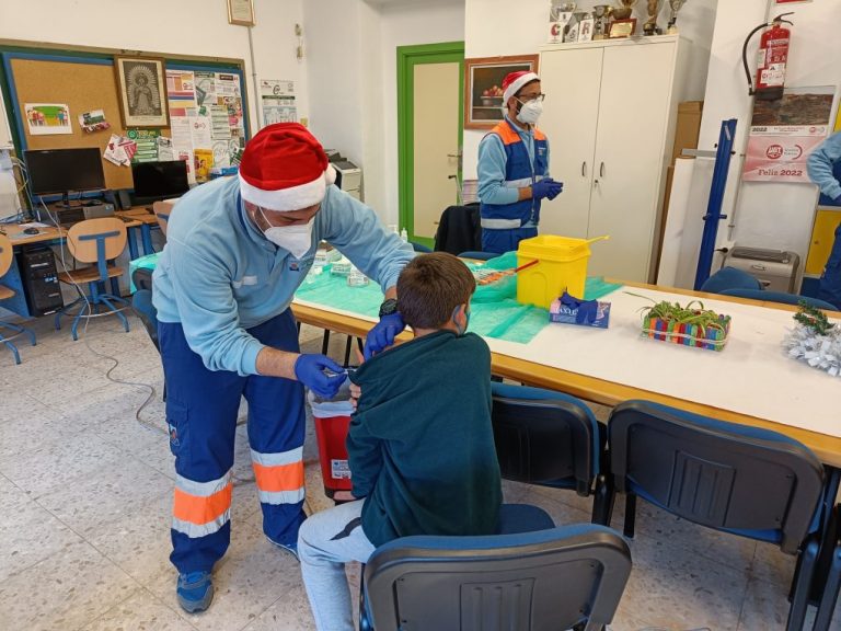 Arranca en Huelva la vacunación contra el covid de los menores de 9 a 11 años en Calañas