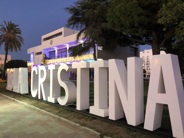 Pistoletazo de salida a la Navidad en Isla Cristina con el encendido del alumbrado