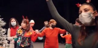 Un total de 25 personas autistas dan ‘Un brillo especial’ a la navidad onubense con un villancico