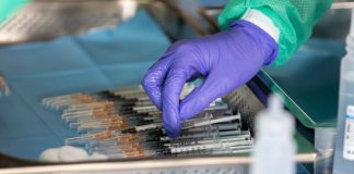 Denuncian que la junta «bloquea» la vacunación en el servicio de ayuda a domicilio