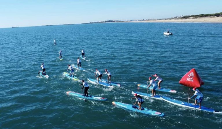 La playa Central de Isla Cristina será este sábado capital nacional del paddle surf