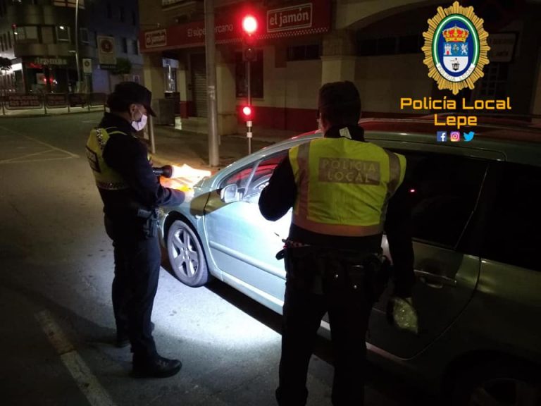La Policía Local de Lepe interpone tres denuncias en San Bartolomé por miccionar en la vía pública
