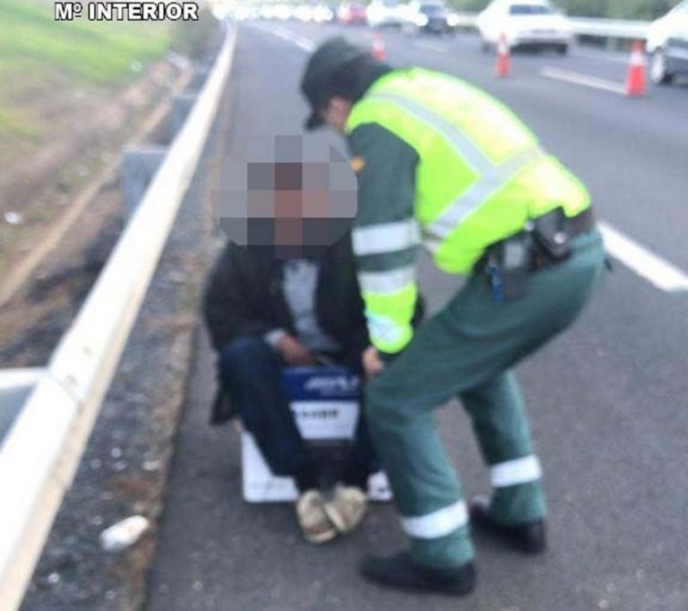 Rescatan al conductor de un vehículo en llamas en la autovía A-49, dirección Sevilla