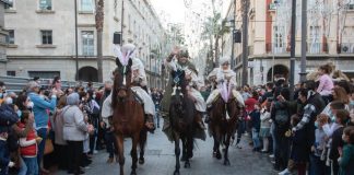 El Heraldo Real recibe las llaves de Huelva para que los Magos puedan llegar este martes a la ciudad