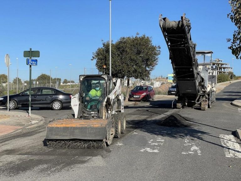 Arrancan el nuevo plan de asfaltado que mejorará la movilidad en distintas calles de Ayamonte