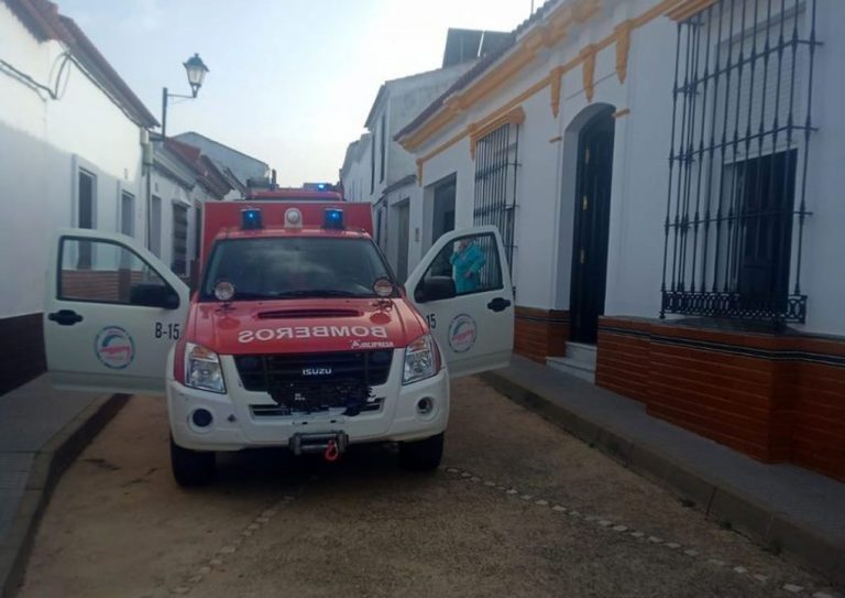 Bomberos del Consorcio intervienen en un escape de gas en una vivienda en Alosno