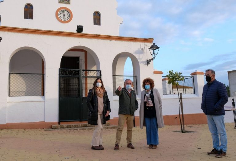 La presidenta de la Diputación expone en Candón sus planes contra la despoblación y el reto demográfico