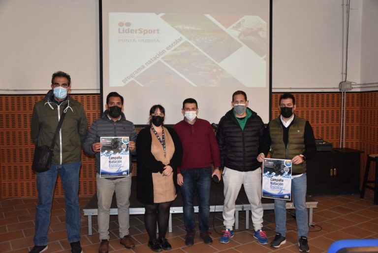 Punta Umbría ofrece a sus centros educativos una campaña de natación escolar