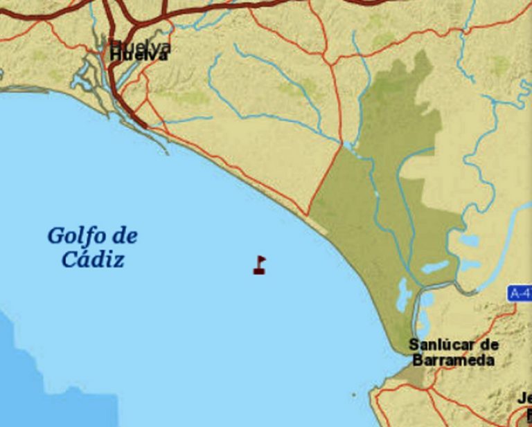 Buscan a un hombre tras caerse al agua desde un pesquero en Mazagón