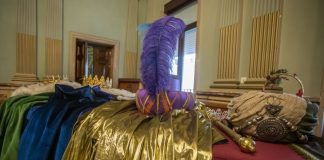 Las 18 carrozas de la Cabalgata de Reyes de Huelva recorren este miércoles la ciudad