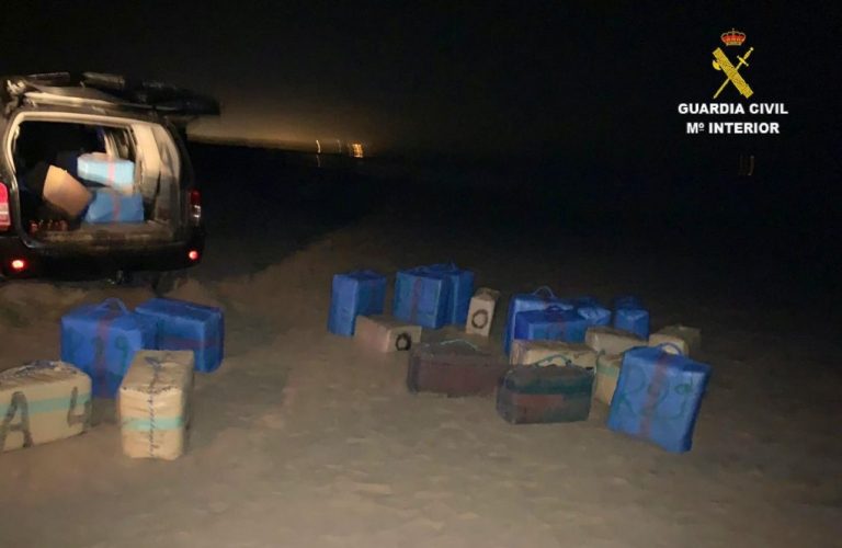 Intervenidos 28 fardos de hachís en la playa de Punta Umbría