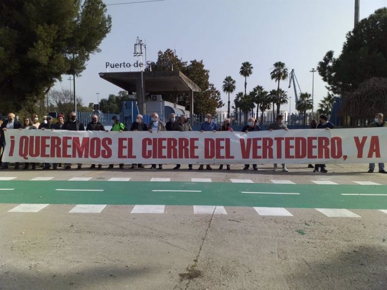 Protesta contra la llegada al vertedero de Nerva de 110.000 toneladas de residuos de Montenegro